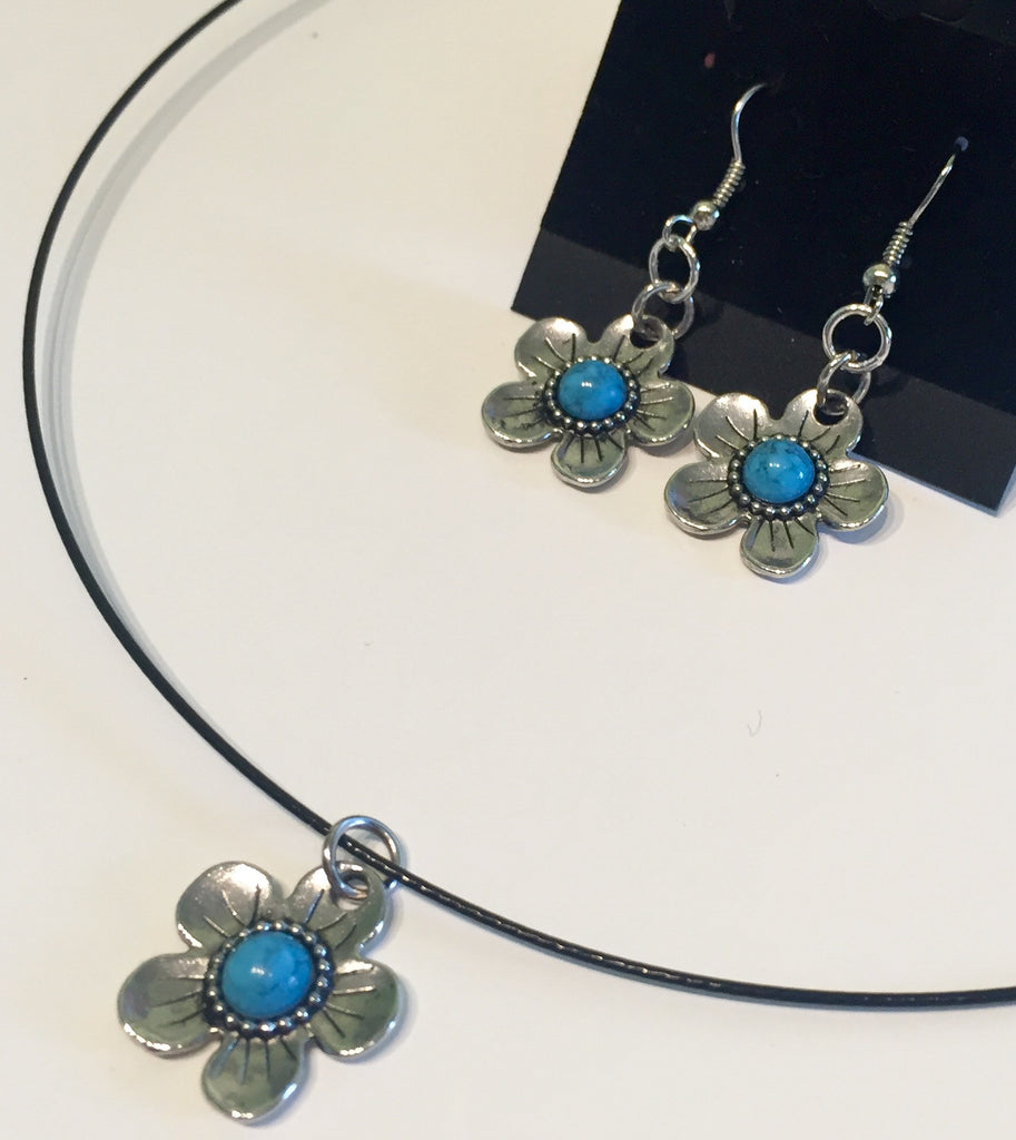Turquoise Flower Power Memory Wire Necklace Coated- 18"